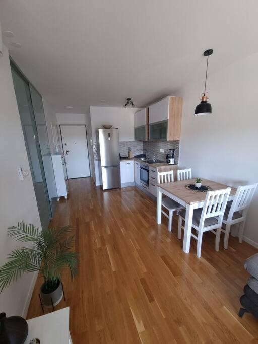 Apartment With Seaview + Private Garage Parking Split Exterior foto